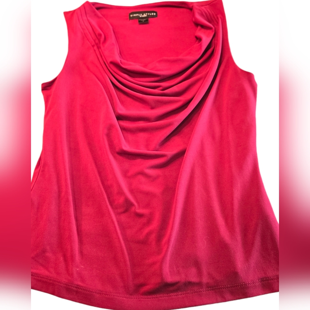 Simply Styled Sleeveless Top Size Med